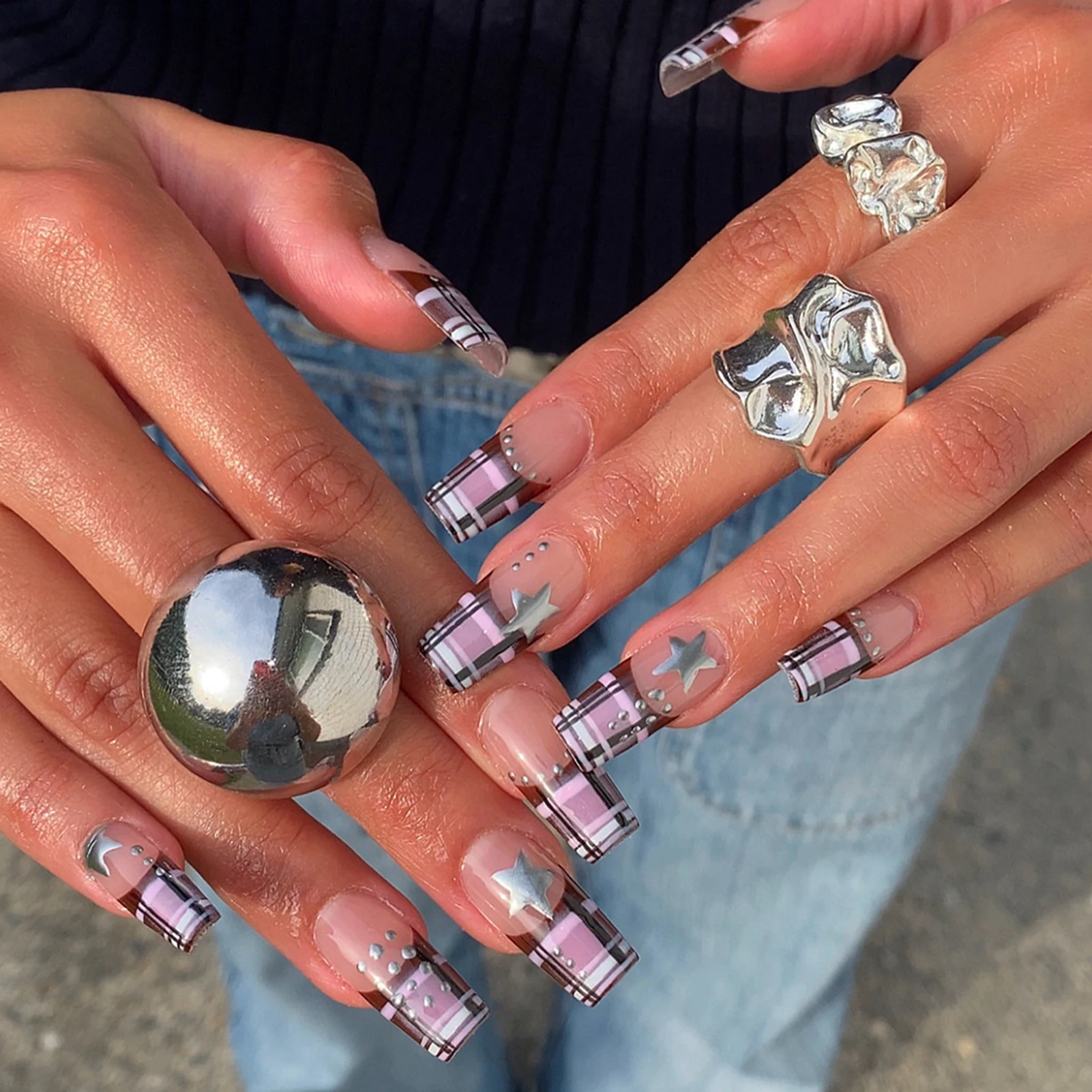 24Pcs Y2K Press on Nails Stripe Fake Nails Wearable Nails Art French Fake Nails with Silver Star Designs Wearable False Nails