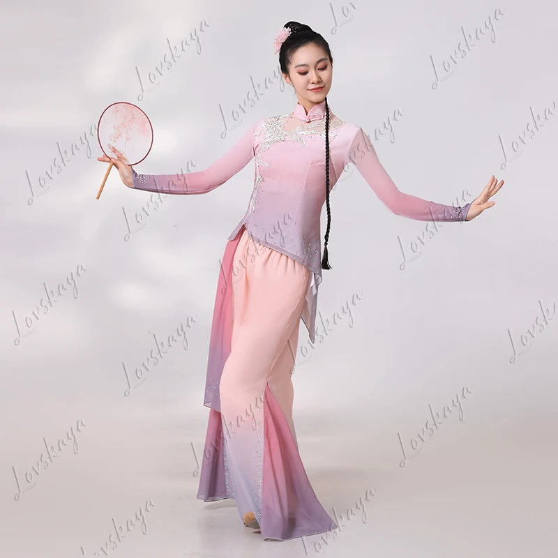 

Классические танцевальные костюмы в китайском стиле