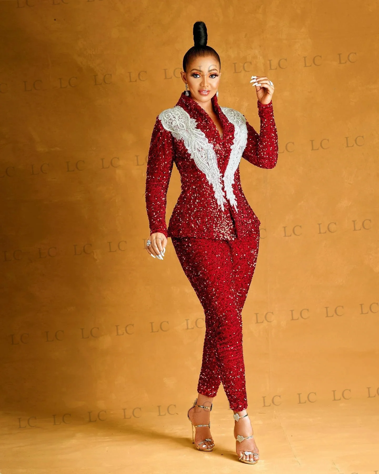 Costume 2 pièces à paillettes rouges argentées pour femme, blazer à un bouton, pantalon slim, sans revers, grande taille, sur mesure, mère de la mariée