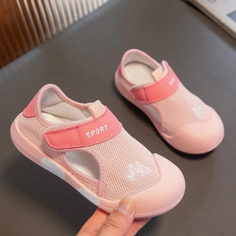 Sandali sportivi per ragazze 2024 estate nuovi bambini Mesh traspirante resistente all'usura traspirante antiscivolo scarpe Casual comode