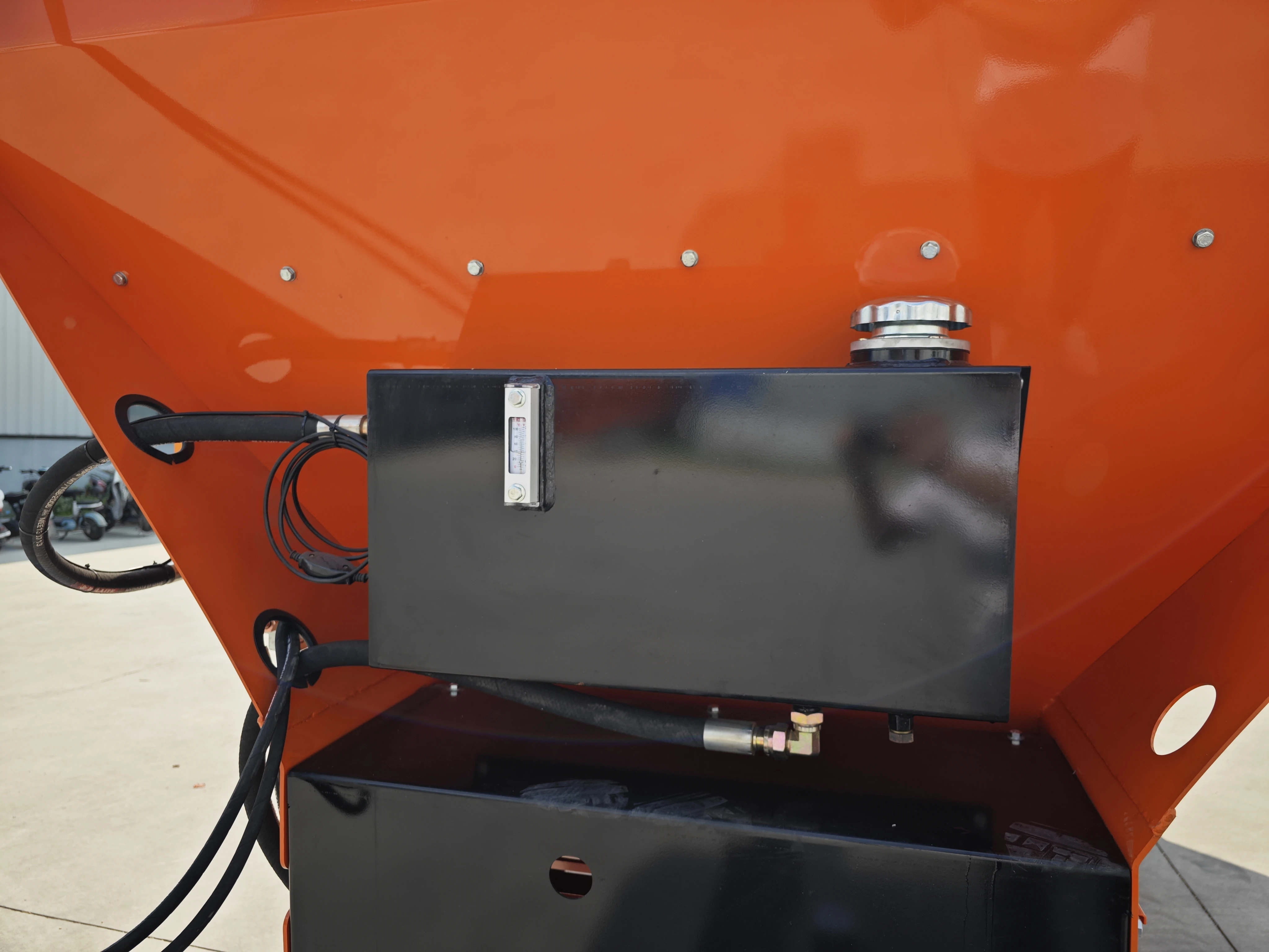 Factory Supply Tractor Trailed Grain Bin Carrier Chaser with Rotating Auger for Farm