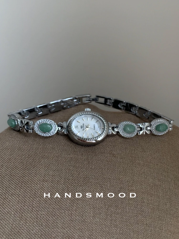 Stylish quartz wristwatch, small dial, jade bracelet style, elegant and fashionable women's watch, a perfect gift for ladies.