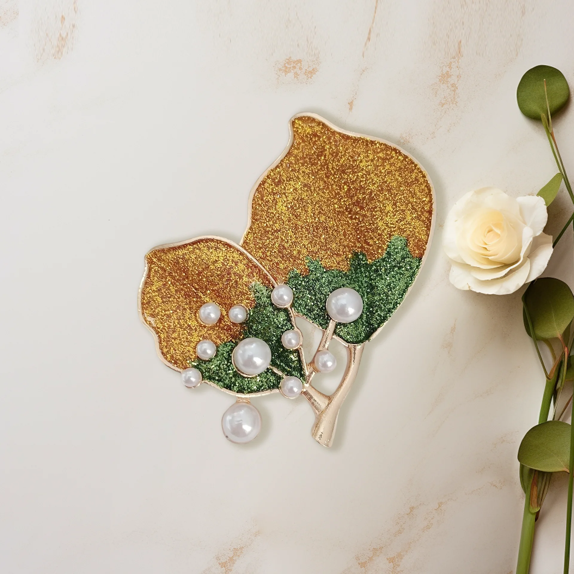 Cross border high-end fashion accessories, new pin chest flower, palace style retro leaf pearl brooch