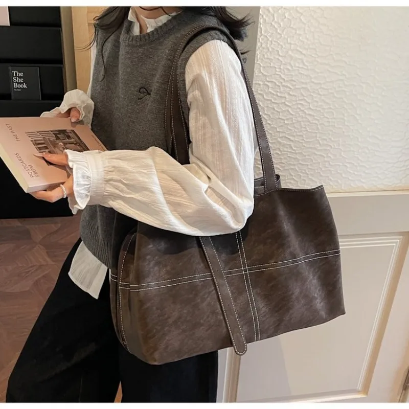 

Chic Crossbody Diaper Bag Handbag Crossbody Train Ride Minimalist Exquisite Glamorous Charming Dainty Elegant Portable