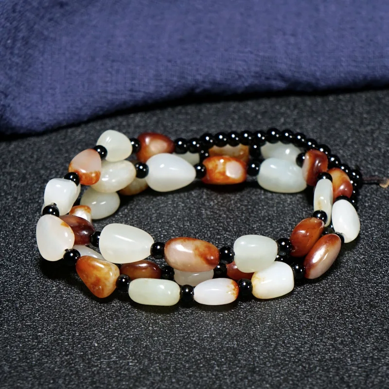 

Изделия ручной работы: ожерелье из хотанского нефрита, в этническом стиле, модное и универсальное.