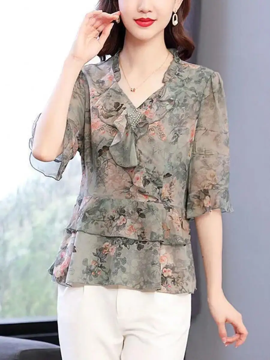 conjunto-elegante-de-verao-para-maes-camisa-estampada-com-decote-v-e-manga-media-floral-tres-pecas-casual-chique-que-reju
