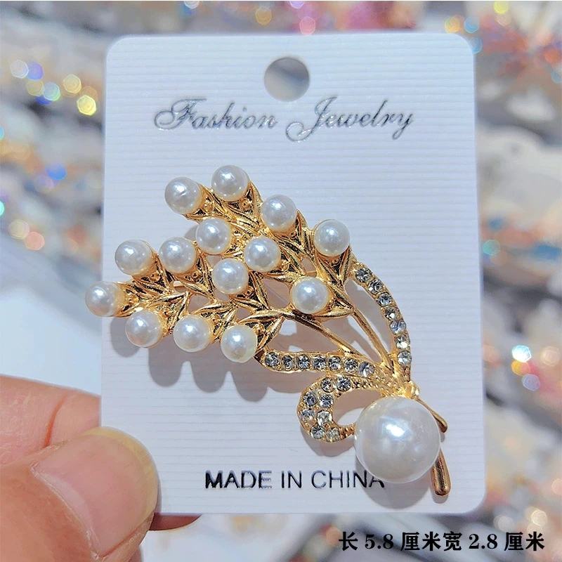 Alloy pearl inlaid diamond temperament flower decoration brooch clothing accessories chest fixing buckle