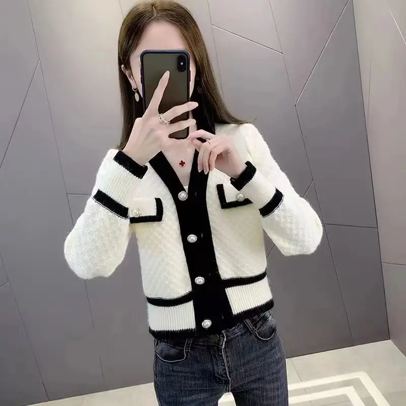 Spring and Autumn Women\'s Cardigan V-neck Long Sleeve Spell Colour Embroidered Flares Button Pocket Fashion Casual Knit Tops