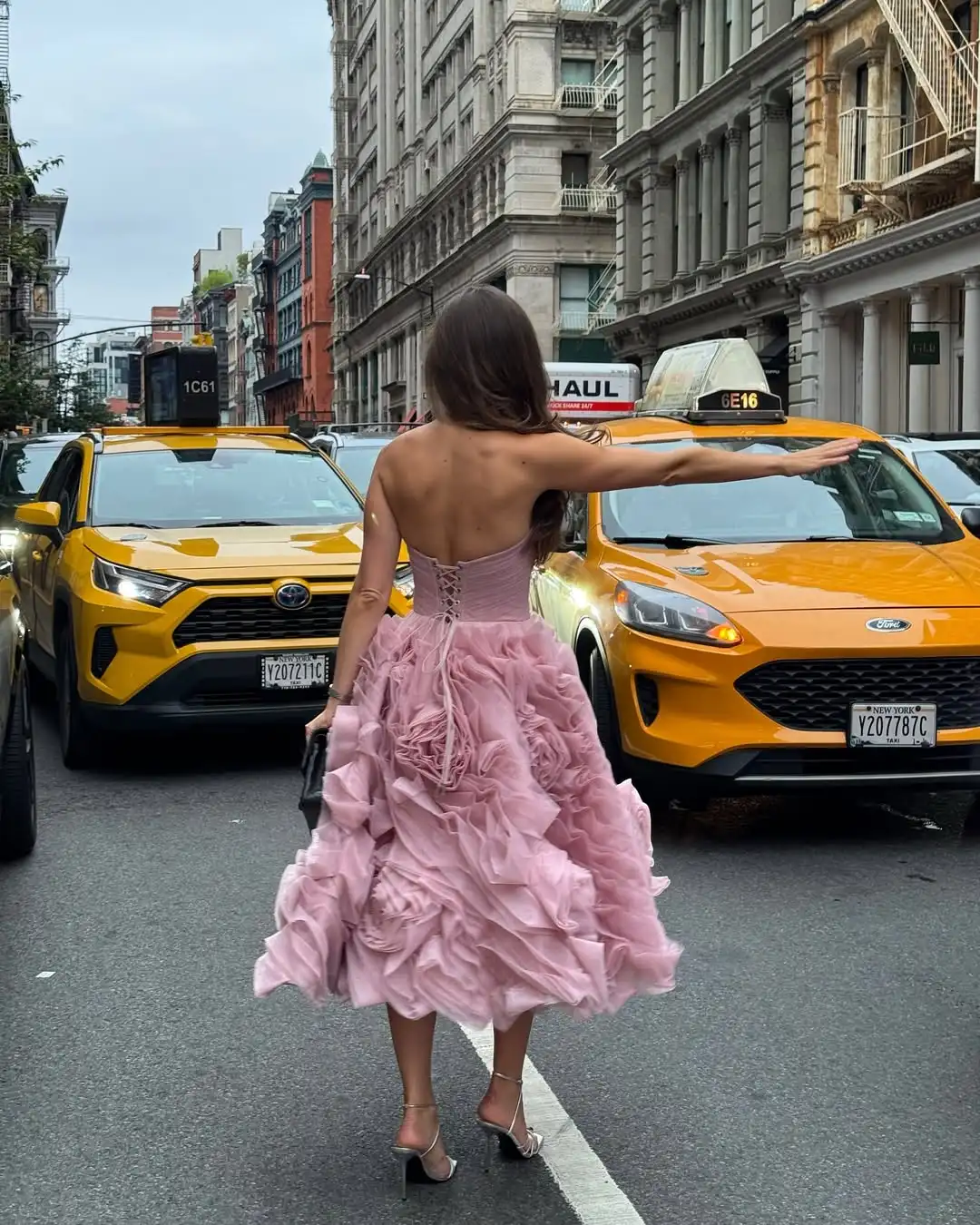 Ofherown فساتين وصيفة الشرف الجديدة المخصصة ثلاثية الأبعاد الكشكشة الزهرية الشاي طول فساتين وصيفة الشرف فساتين حفلات الزفاف للضيوف للنساء