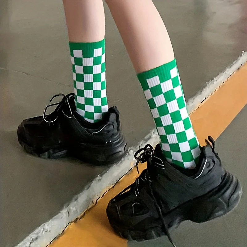 4/8 Pairs Checkerboard Socks - Unisex Classic Checkered Crew Socks, Trendy Plaid Mid-Calf Socks , Fall Winter Casual Essentials