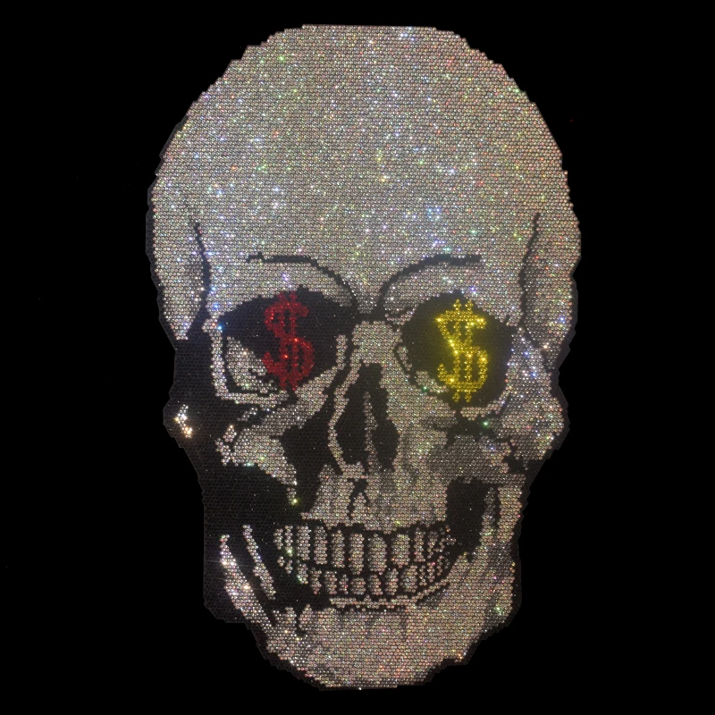 High-quality rhinestone skull pattern is ironed onto the sweater outerwear accessories. Fashionable large patches.