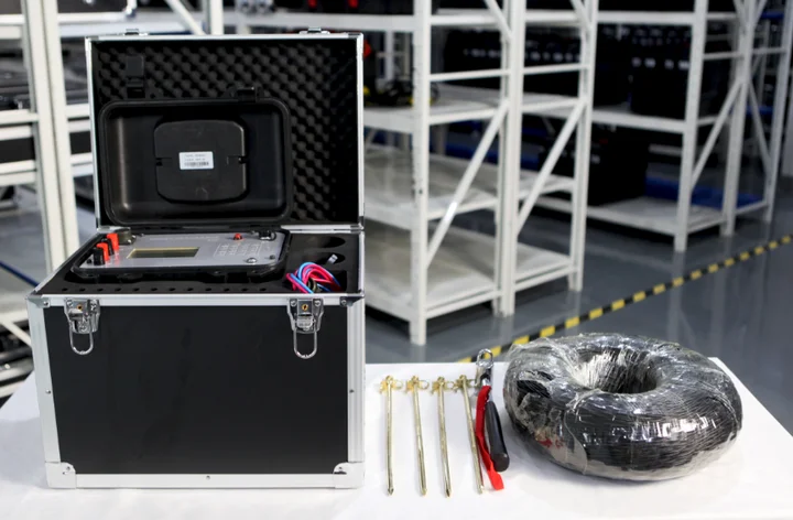 

ADMT-1B Измеритель электрического сопротивления большого радиуса действия Поиск подземной воды Минеральный детектор для оборудования для исследования металла НОВИНКА