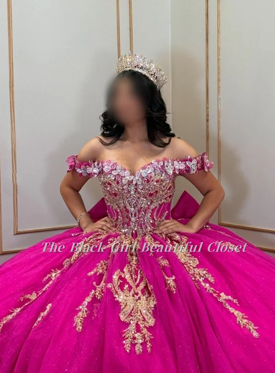Robe de princesse Quinceanera formelle rose vif personnalisée dentelle dorée dentelle florale incrustée de paillettes de cristal appliquées, robes de soirée