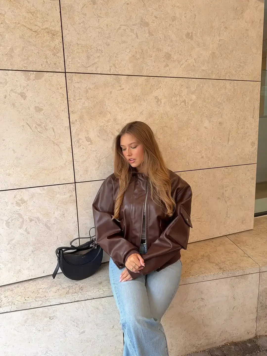 カジュアルブラウンラペルレザージャケット レディースファッション 長袖ジッパー バケットルーズショートジャケット 2025 レディース ハイストリートアウター 新作