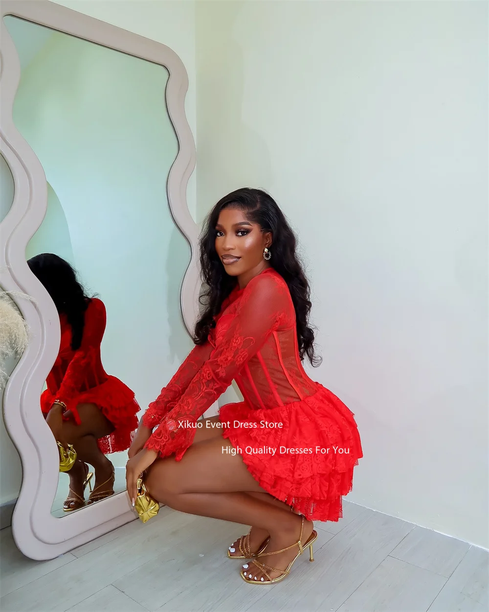 Xikuo فساتين سهرة صغيرة من الدانتيل الأحمر مثيرة بأكمام طويلة ورقبة دائرية فستان حفلة موسيقية فوق الركبة فساتين لحفلات الكوكتيل للنساء حسب الطلب