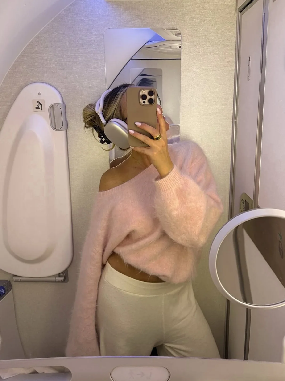 

New Women Solid Off Shoulder Pullover Fashion Classic Full Sleeve Loose Knitted Mohair Knitwear Lady High Street Autumn Sweaters