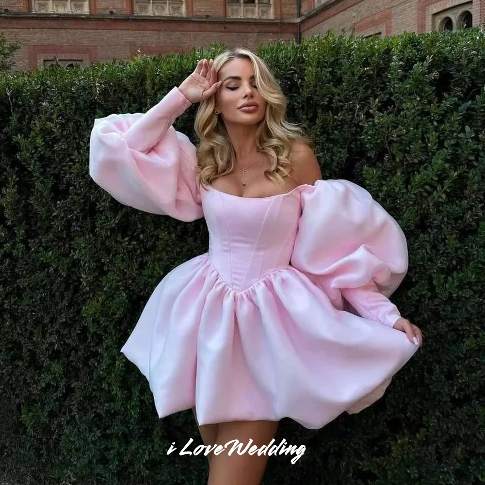 Roze off-the-shoulder homecoming-jurken 2025, satijn, lange mouwen, geplooid, a-lijn, schattige minirok, verjaardagsfeestjejurken op maat