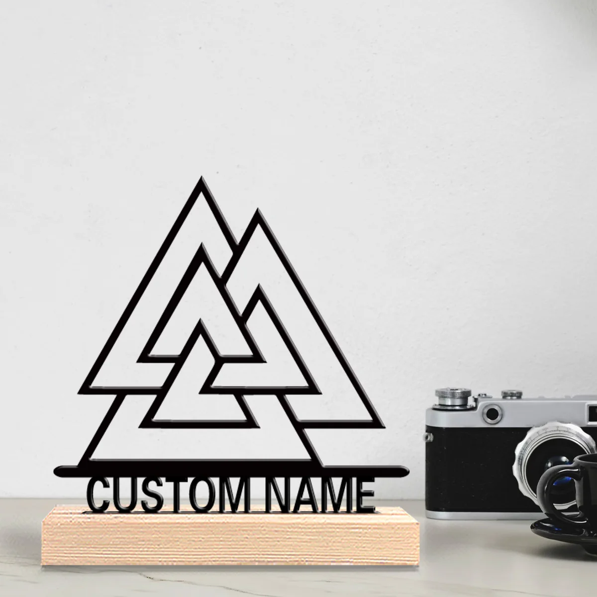 1pc Minimalist Triangle Nesting Customized Text Tin Statue Metal Ornament Art Crafts With Wood Base Metal Statue Office Desk