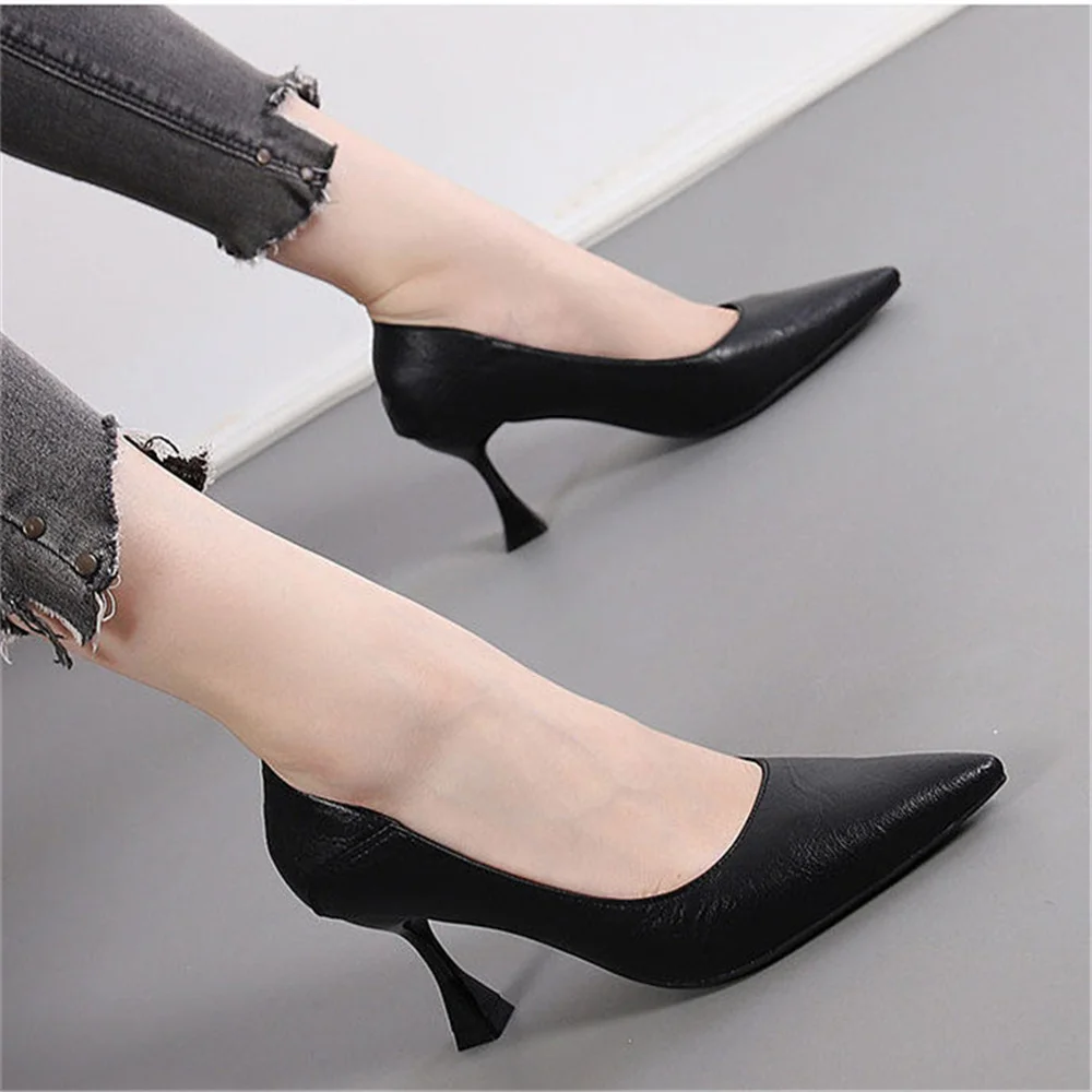 Zapatos de tacón de aguja de cuero suave negro y ligero a la moda para mujer, zapatos clásicos para oficina y trabajo, zapatos de mujer a601