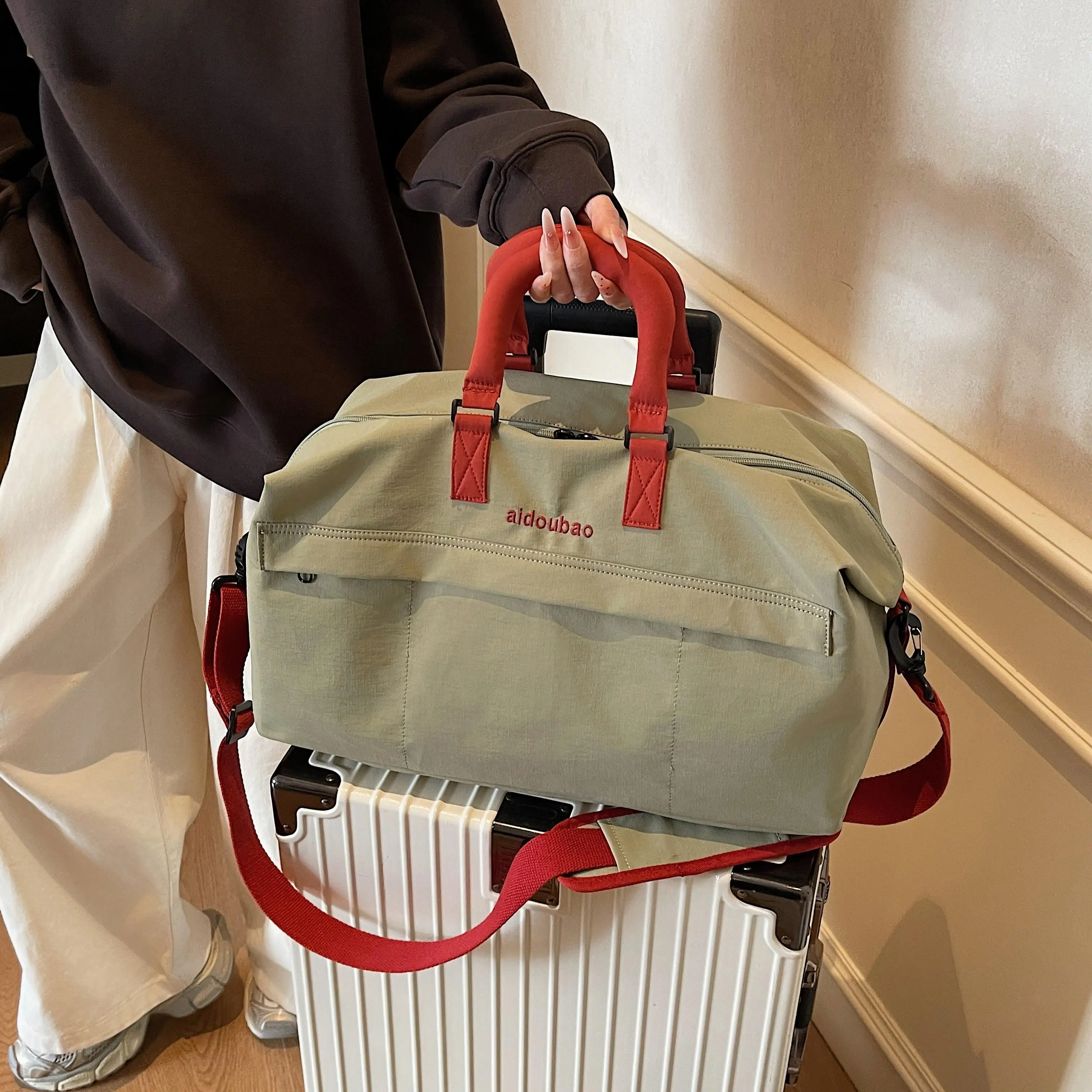 borsa-da-viaggio-leggera-e-alla-moda-per-donne-grande-capacita-borsa-sportiva-per-fitness-in-nylon-pieghevole