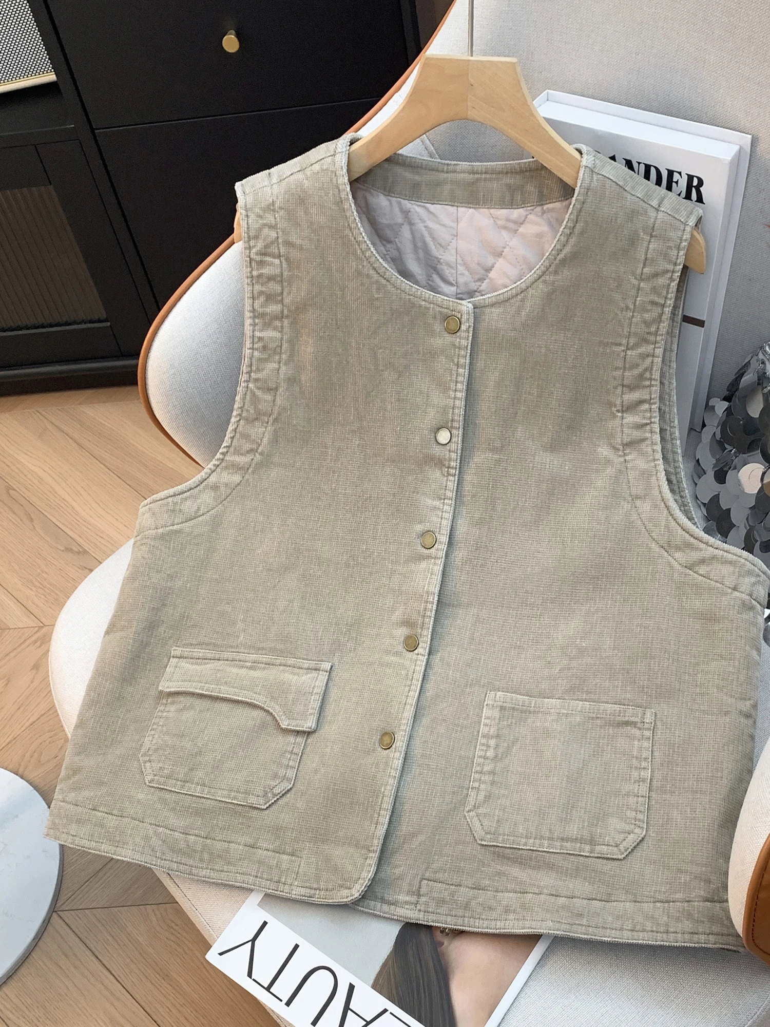 Warm Cotton Filled Corduroy Vest Simple Fashionable Women's Outerwear round Neck Thickened Winter Design Sense Personality