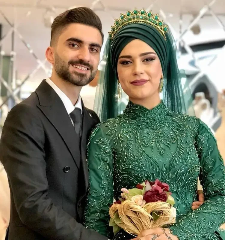 Customized Arabic Muslim Hunter Green Lace Beaded Wedding Dress High Neck Bridal Gowns Long Sleeves Gorgeous Marriage Dress Ro