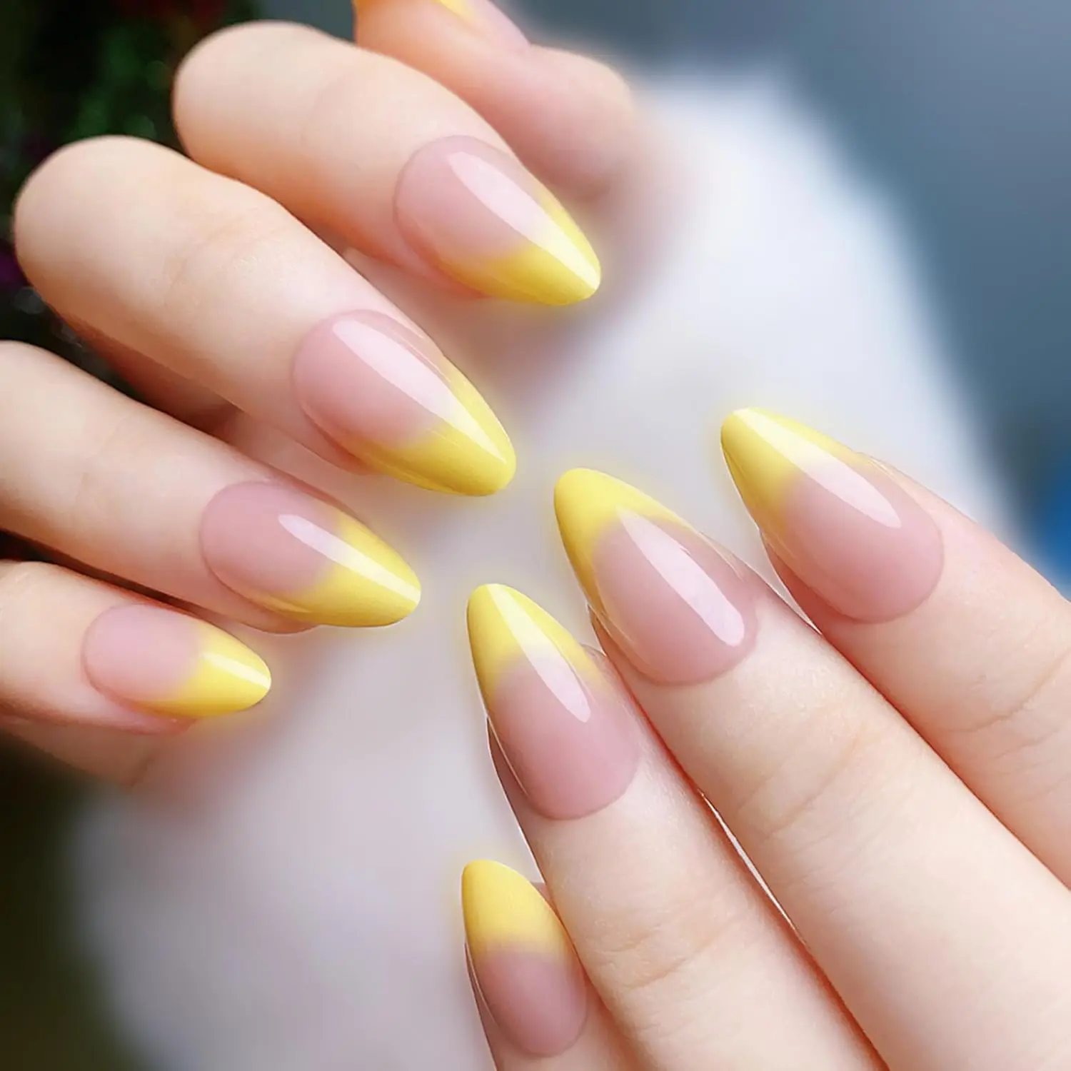 24-teiliges Set für sofortiges Makeover mit roten französischen Mandel-Kunstnägeln, 1 Nagelfeile & 1 Nagelkleber-Aufkleber-Set – Detail 16