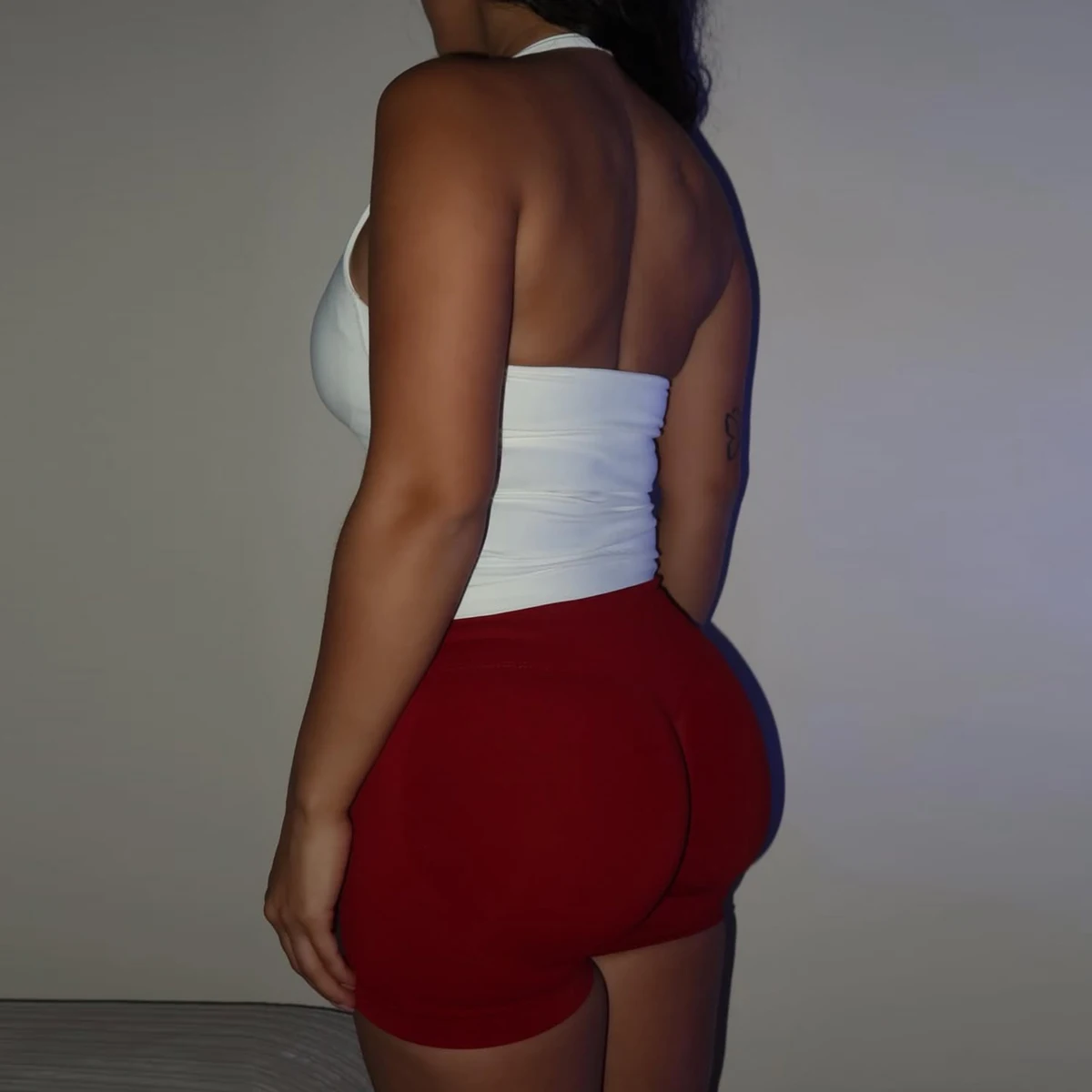 جديد سلس الرسن الأعلى للنساء عارية الذراعين رياضة المحاصيل الأعلى تجريب قميص يوجا مع الخصر الكنتوري أكمام قميص رياضي