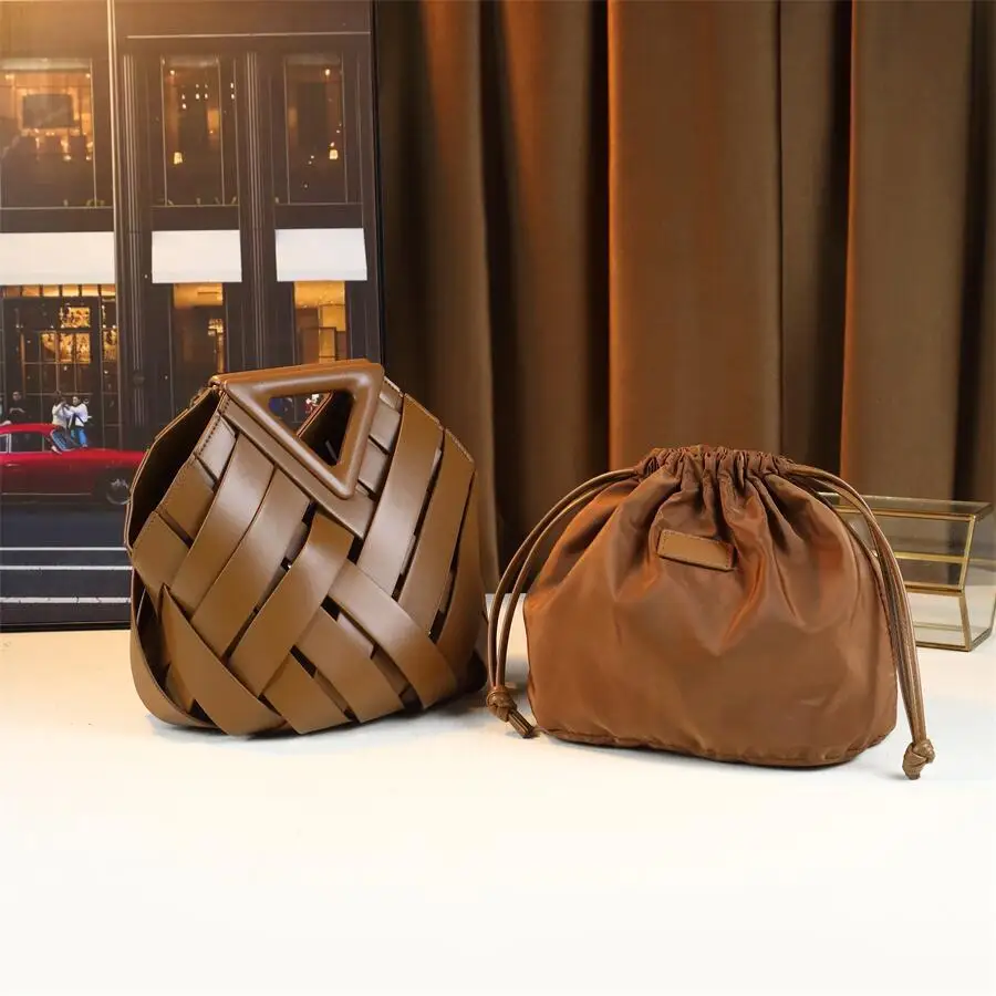 

Luxury Designer Diaper Bag Women Fashionable Leather Tote Elegant Crossbody Handbag Large Capacity Unique Vintage Style