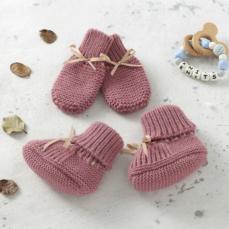 Babys chuhe Handschuhe Set gestrickt Kleinkind Kleinkind Slip-On Bett Schuhe handgemachte Neugeborene Mädchen Junge niedlichen Stiefel Fäustling Mode Schmetterling-Knoten