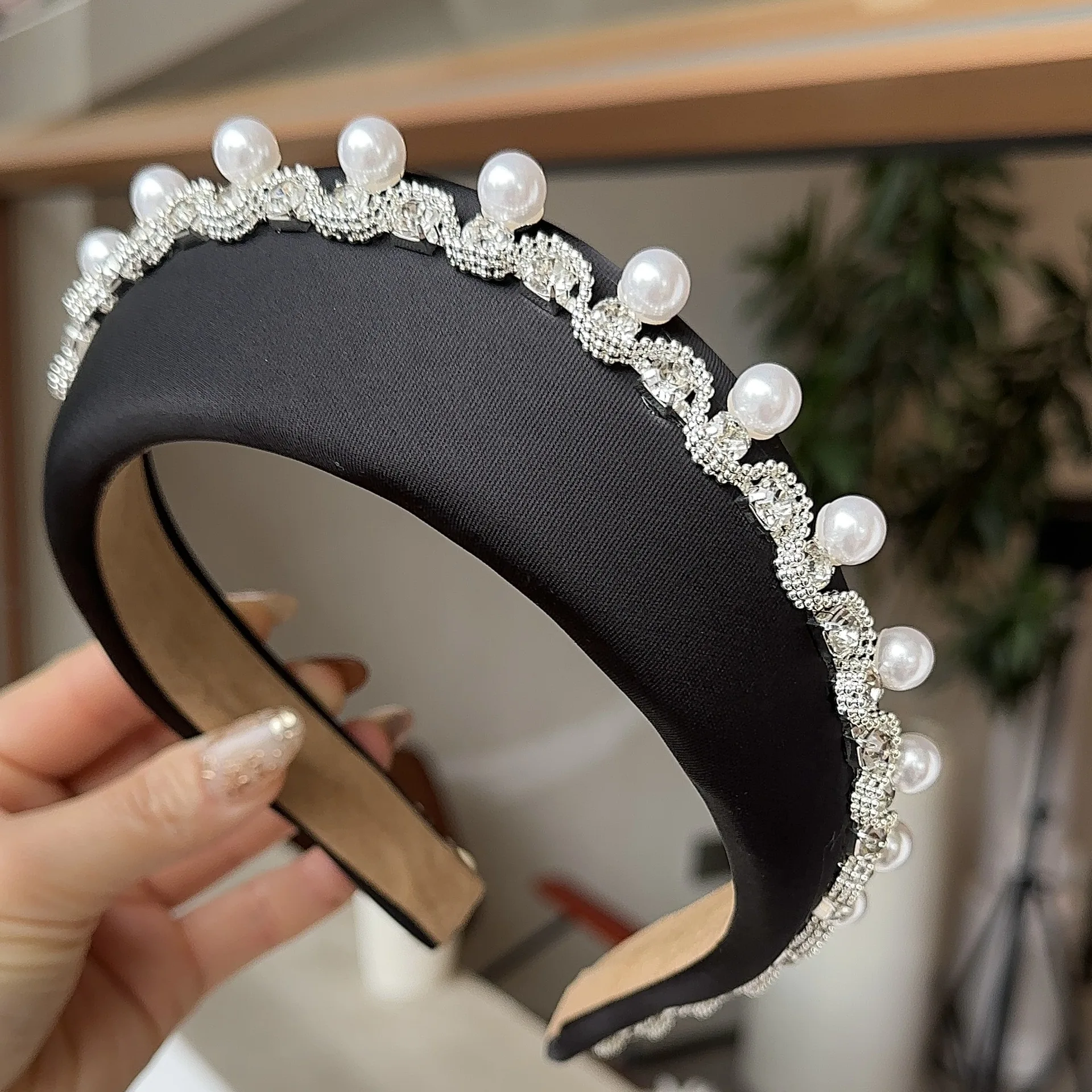 Vintage Court Style Französische Perle Strass Krone Stirnband Edler eleganter Haarschmuck für Frauen