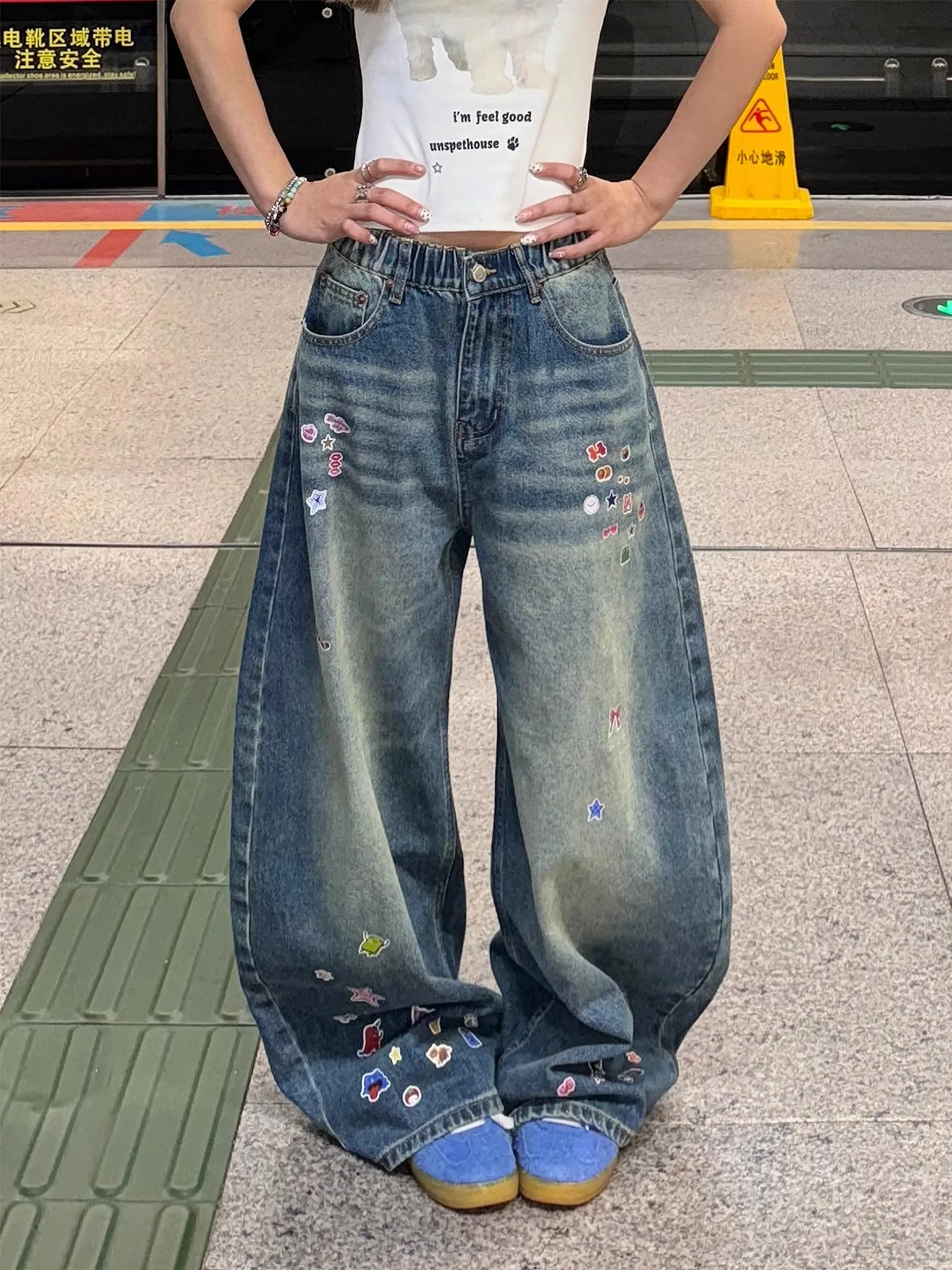 

Women's Blue Cartoon Sticker Printed High Waist Jeans American Vintage Scimitar Pants Washing Old Loose Casual Wide-Leg Jeans