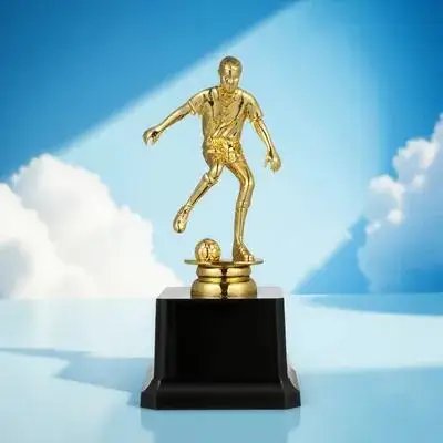 كأس لاعب كرة القدم البلاستيكي المتين ذو المظهر الذهبي لبطولة ألعاب كرة القدم وجوائز الحفلات وديكور الكأس البلاستيكية