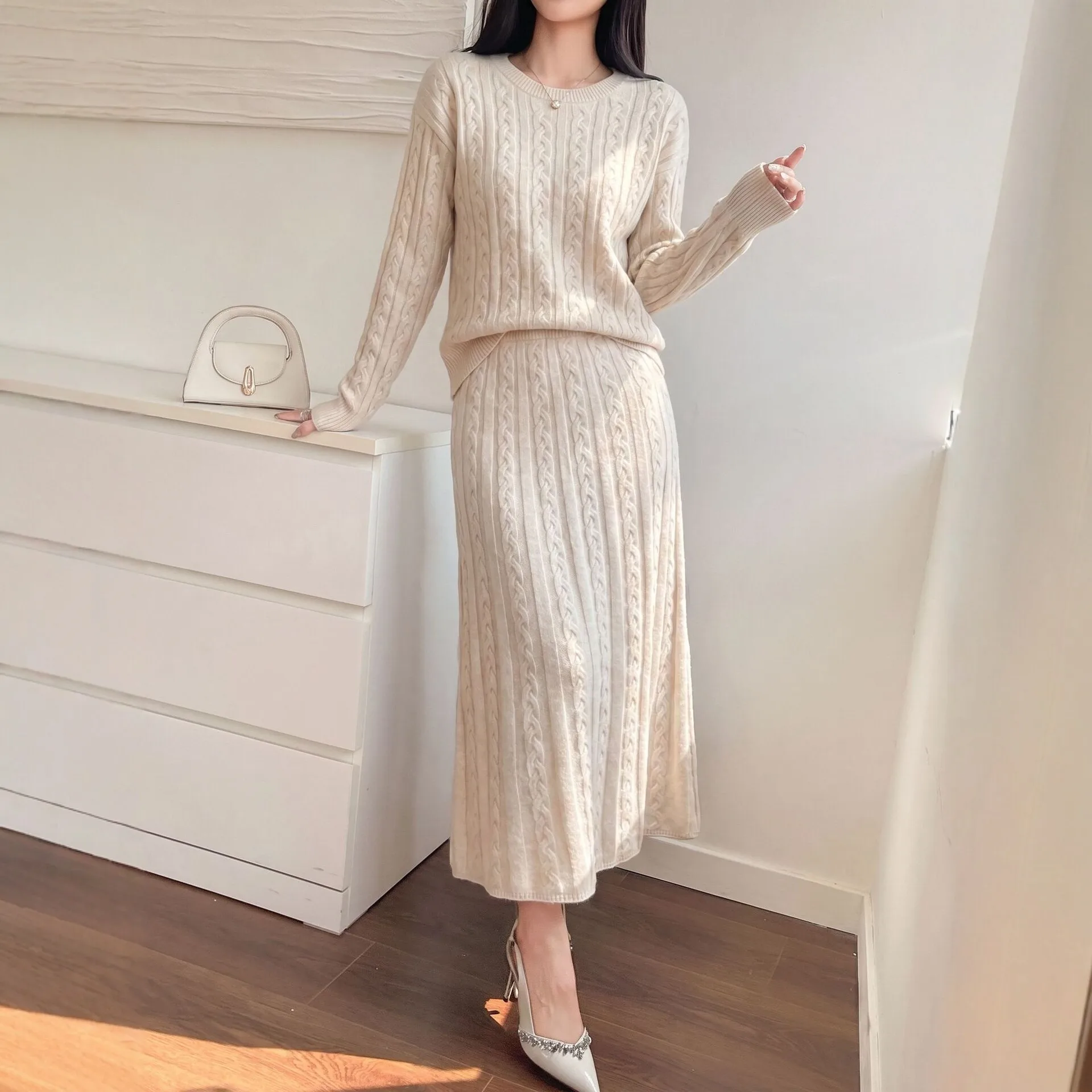 French Fashion Knitted Two-piece Set, Women's Autumn and Winter New Sweater Skirt Set, Thin Waist Casual Dress