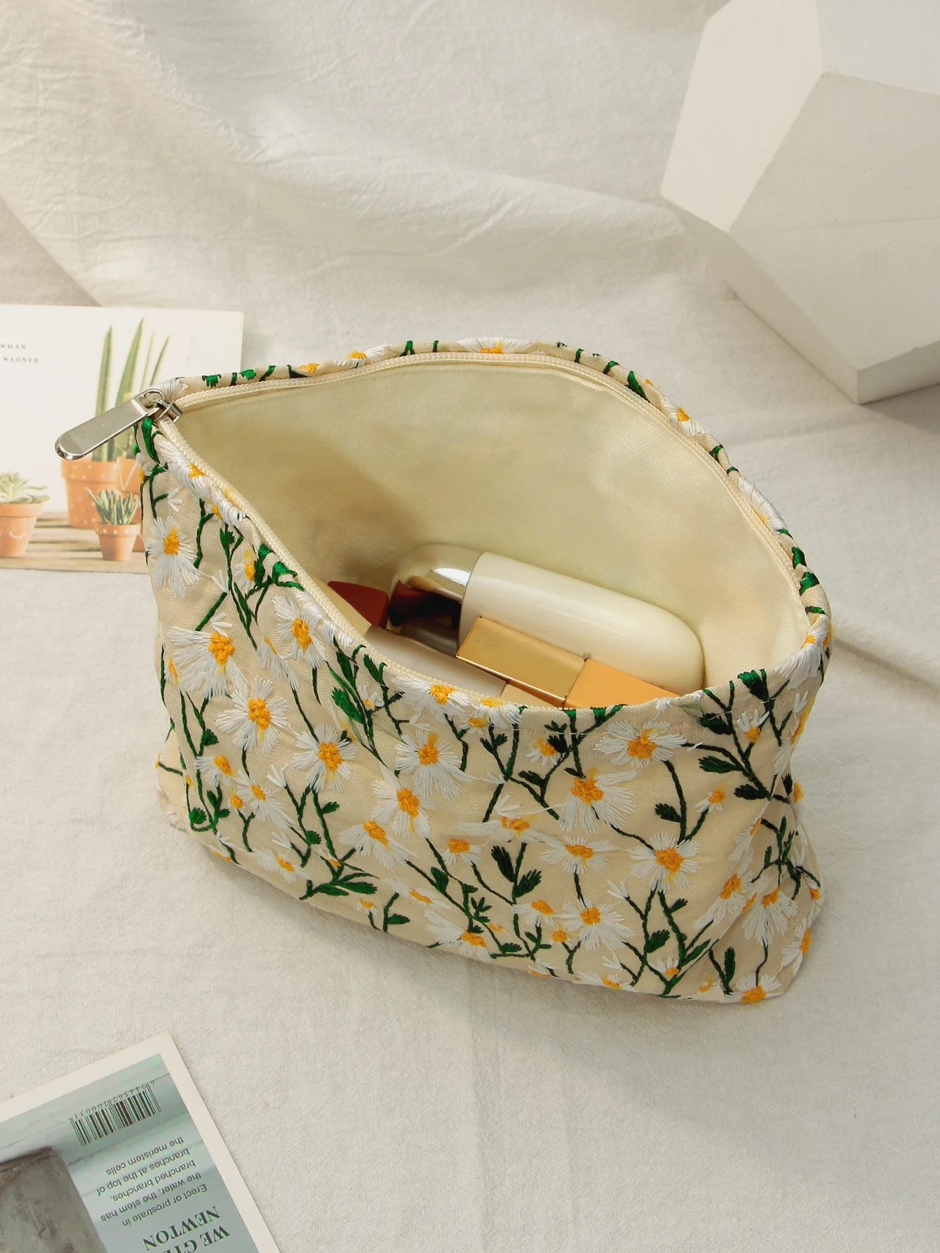 New Arrival Embroidery Aaisies Flower Makeup Bag Women\'s Art Simple Portable Large Capacity Storage Case