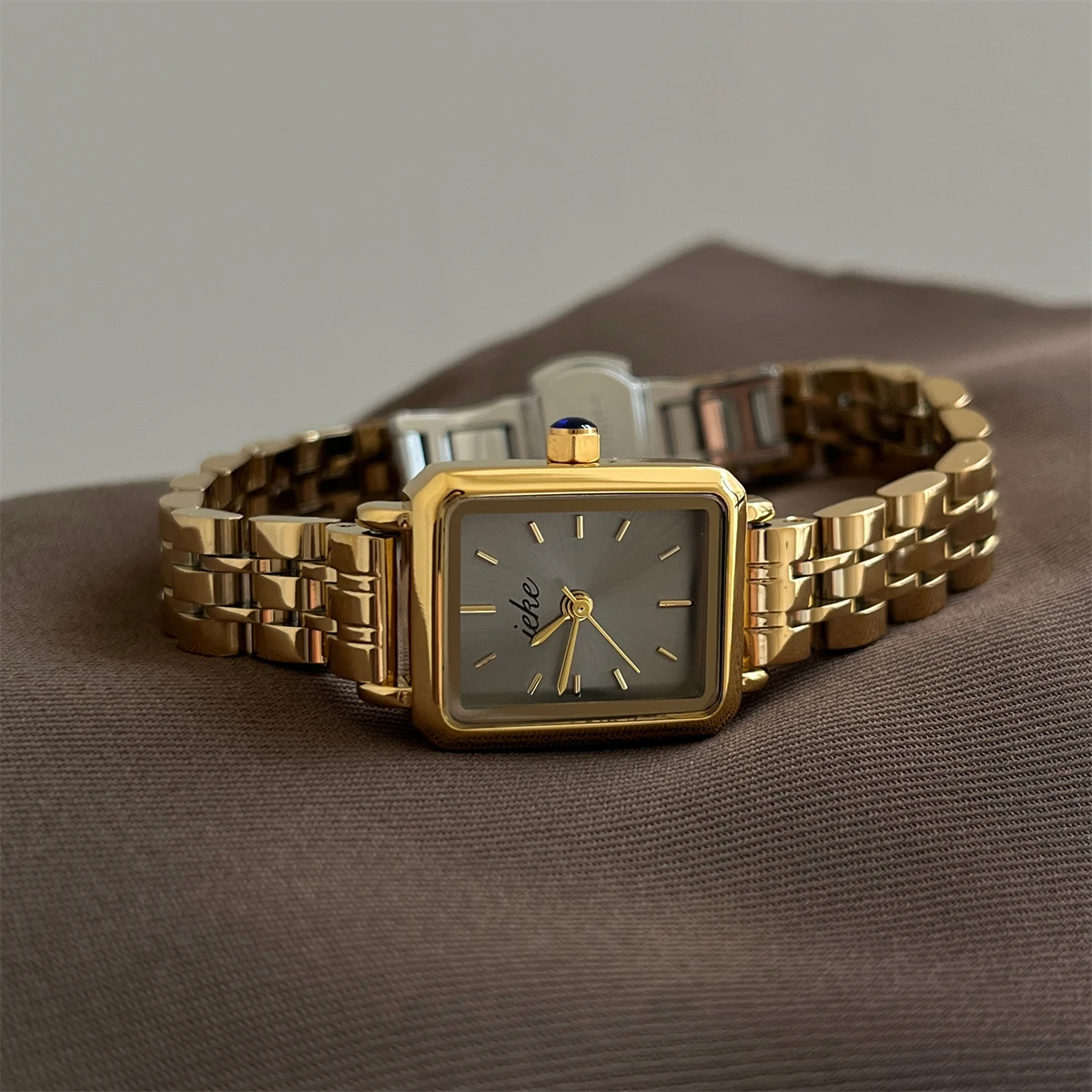 Korean-Style Light Luxury Fashion Exquisite Square Watch For Women, High-End Feel, Simple And Versatile Retro Quartz Watch
