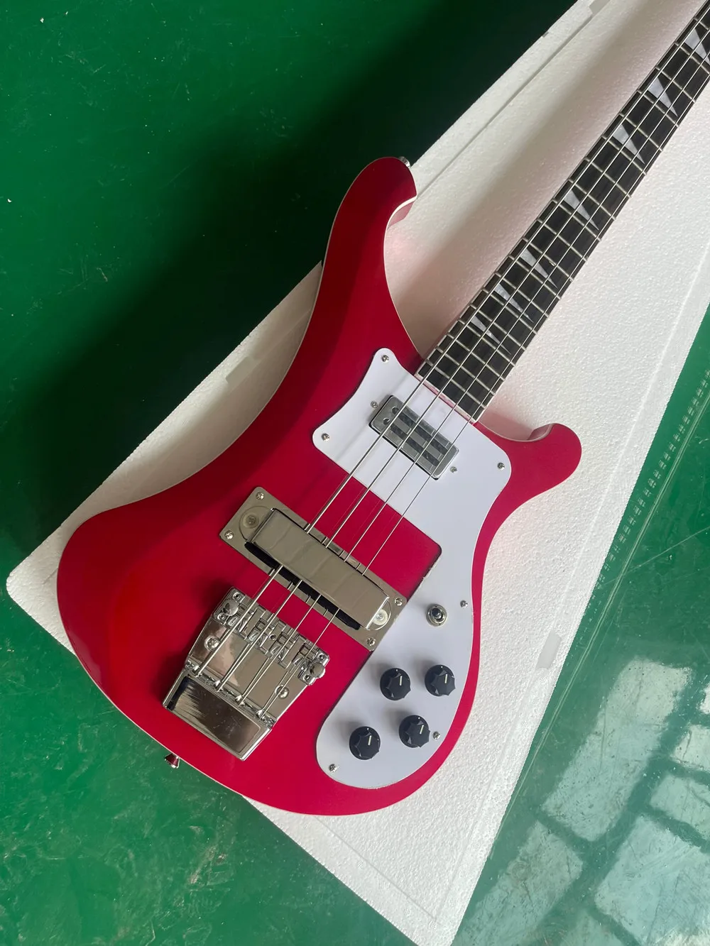 Rose Red 4 strings Electric Bass Guitar with Rosewood Fingerboard,Chrome Hardware,Provide customization