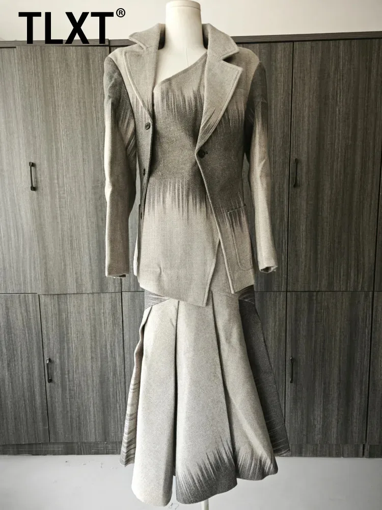 

TLXT Gray Gradual Color Irregular Woolen Coat Loose Fit Parkas New Long Sleeve Women Fashion Autumn Winter 2024 XK924