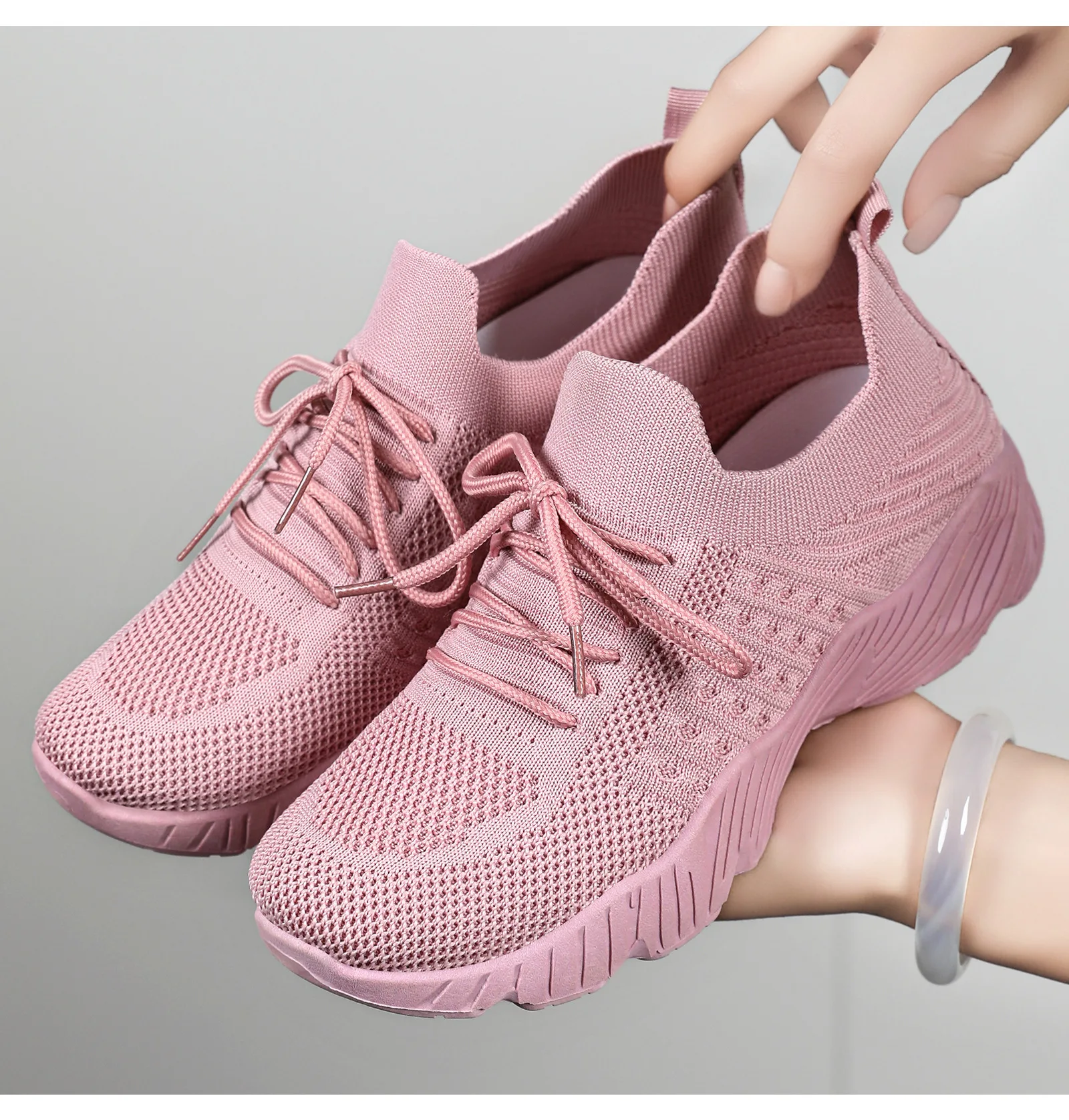 Atmungsaktive Damen-Sneaker aus Flying Weave, leichte, weiche Sohle, für ältere Menschen, Mutter, Wanderschuhe, Sommer-Mesh, rutschfeste, lässige Sportschuhe – Detail 12