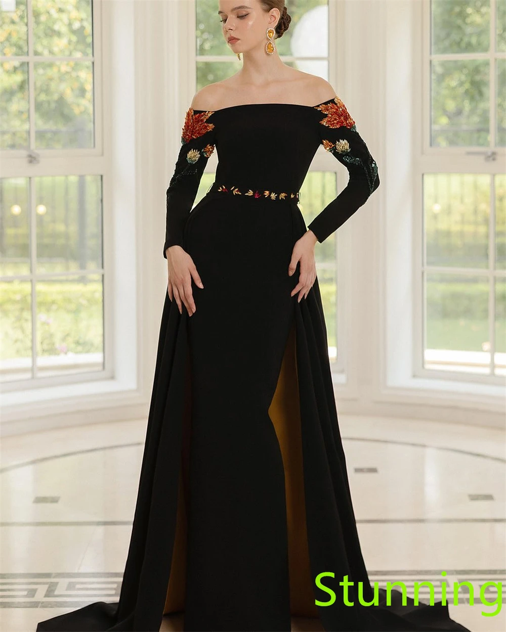 فستان سهرة جيرسي أسود رائع مخصص برقبة قارب قبالة الكتف وأكمام طويلة فساتين المشاهير مناسبة مخصصة