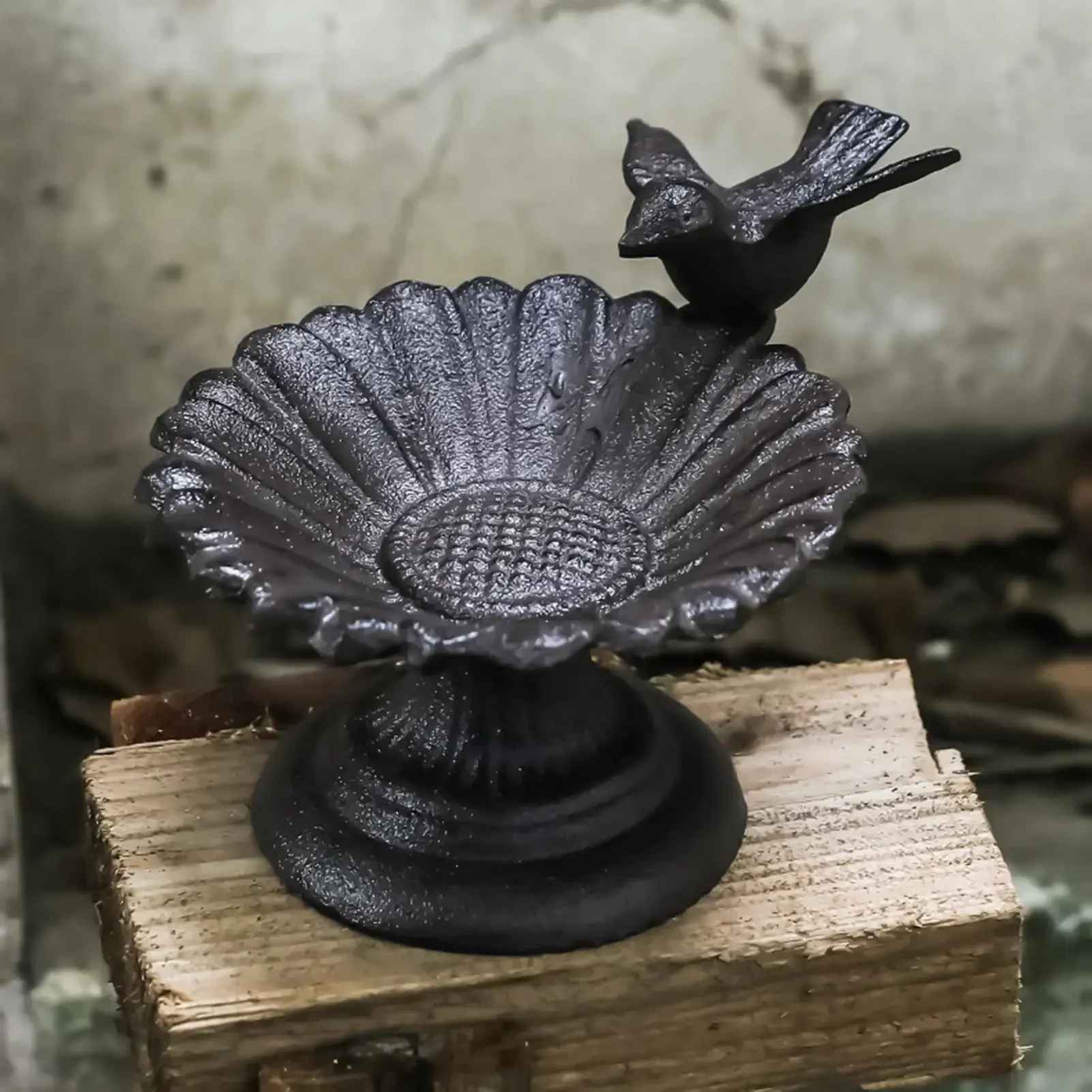 Bird Bath Decorative Metal Feeder Garden Decor Bird Water Bowl for Hummingbird Yard Backyard Lawn Garden Patio Deck Ground Table