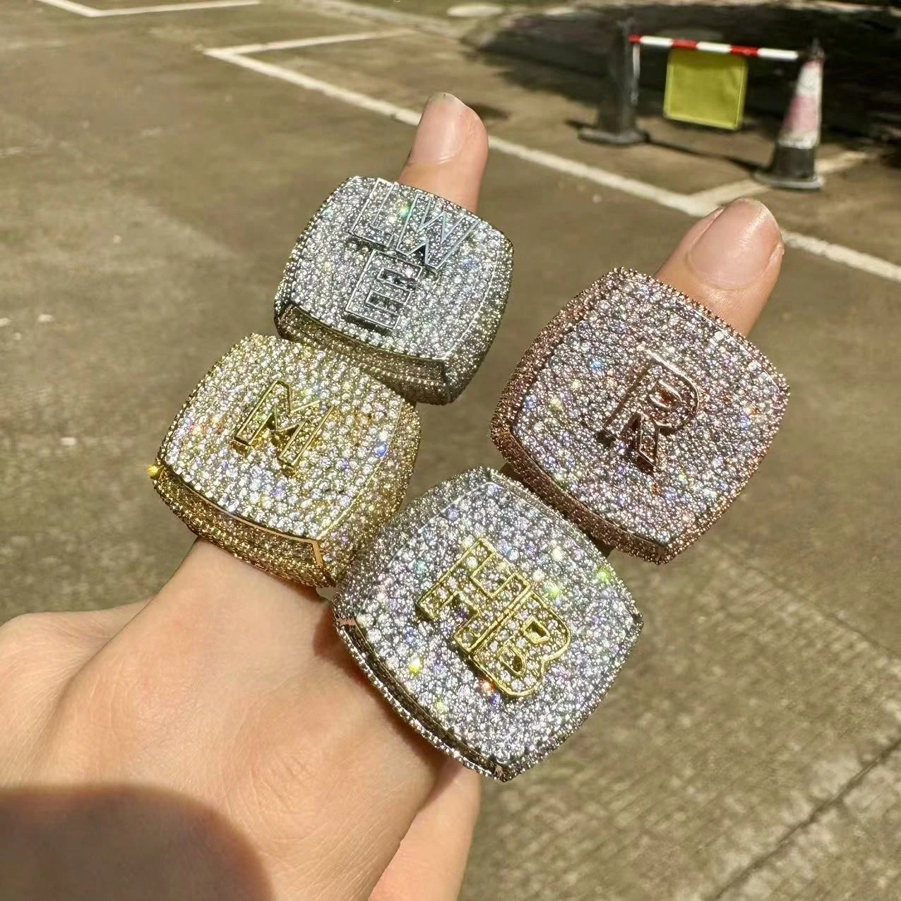 

Customized letter rings, personality, exaggeration, hip-hop, pop style metal inlaid zircon shining rings, suitable for everyone