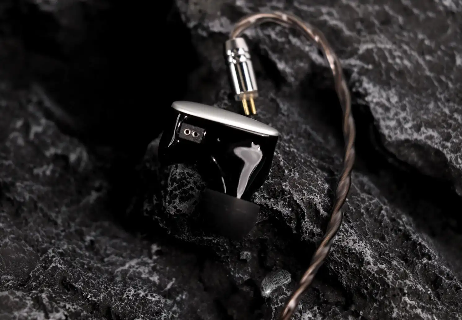 Vorbestellung: Kiwi Ears Quintet 1DD + 2BA + 1 Planar + 1 PZT In-Ear-Monitor mit austauschbarem 2-poligem Kabel und ausgewogener Klangsignatur. – Detail 3