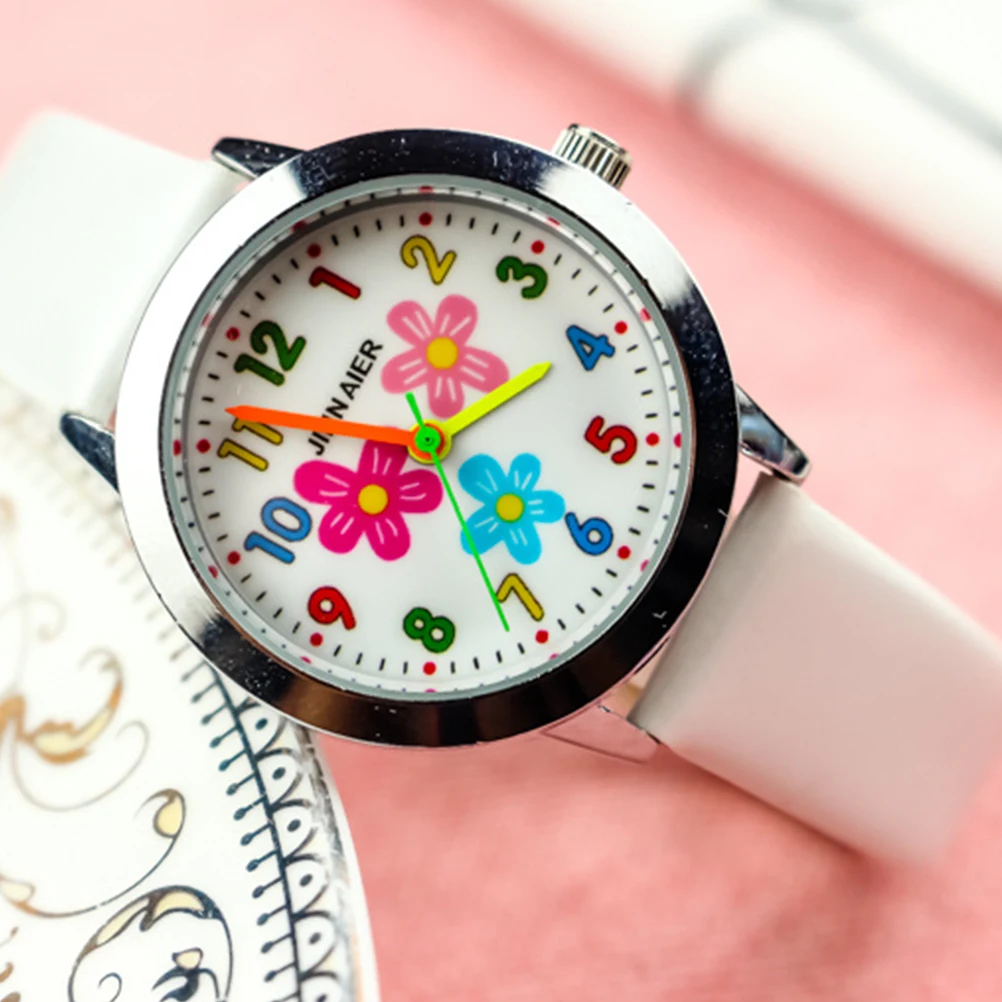 Рисунок 5 - Цифровые часы с мультяшным ремнем