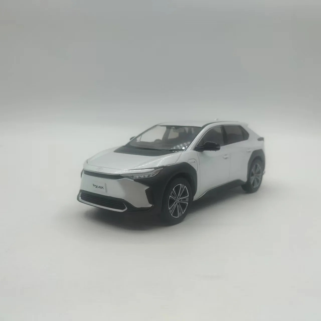 Original Die-cast 1:30 Scale Toyota Bz4x Simulation Alloy Static