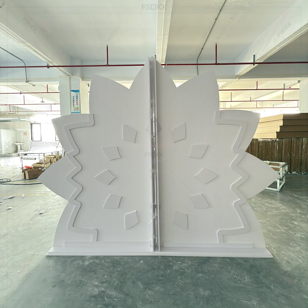 

Hot Sale White Lotu Flower Style Wedding Stage Backdrop Decoration Gold Bckdrop For Party Event