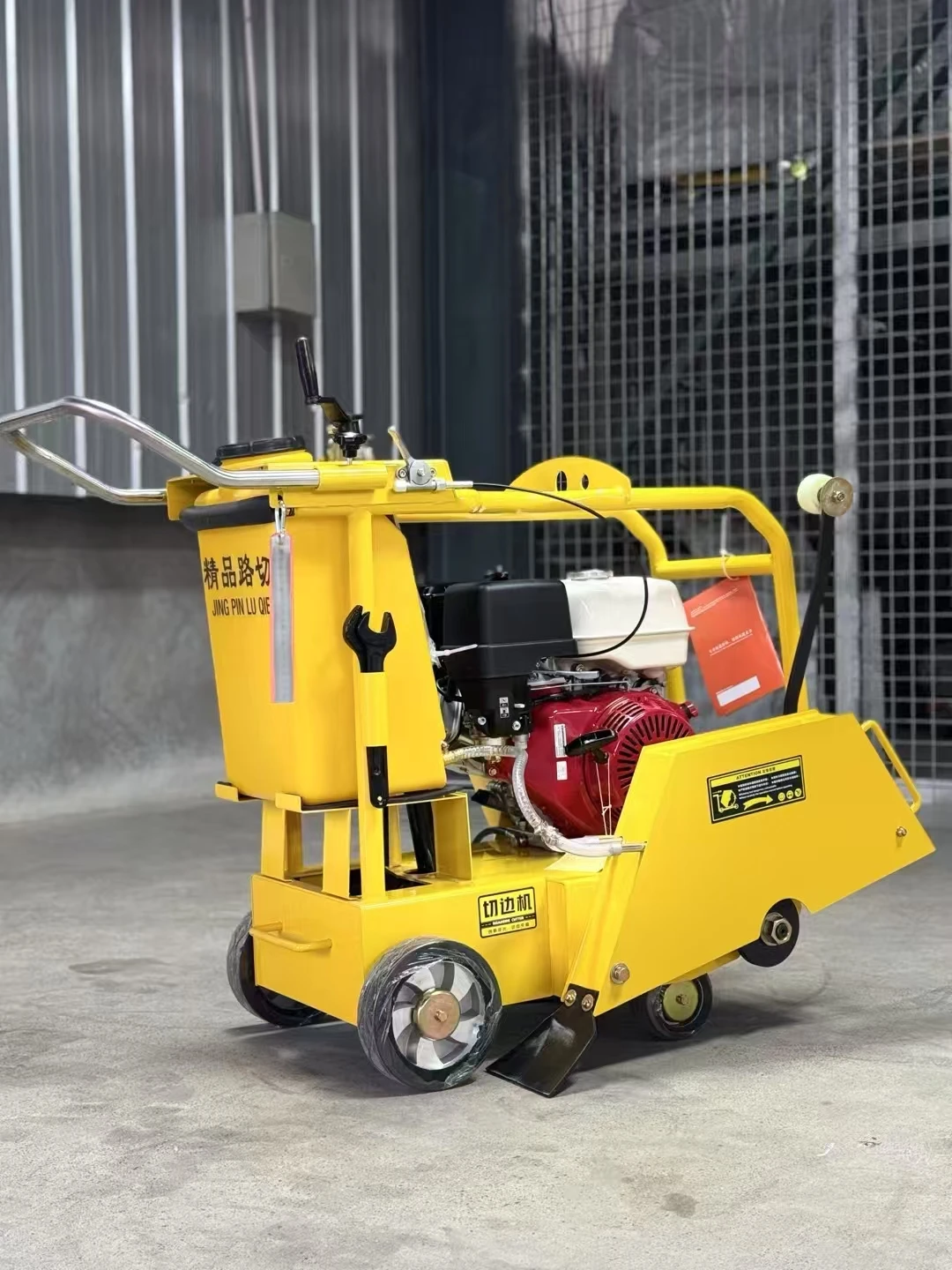 High Quality Diesel Concrete Road Cutting Machine Handheld Floor Saw 13HP Engine 300-500mm Blade Diameter Motor 180mm Cutting