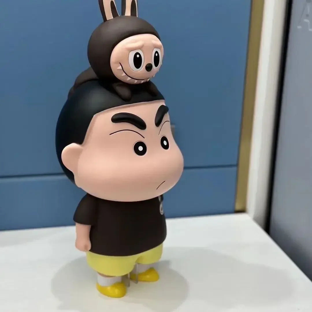 Crayon Shin-Chan com Labubu, Figura Anime, Modelo PVC, Handmade, Trendy and Cute, Ornamentos Colecionáveis, Presentes de Brinquedo, 40cm