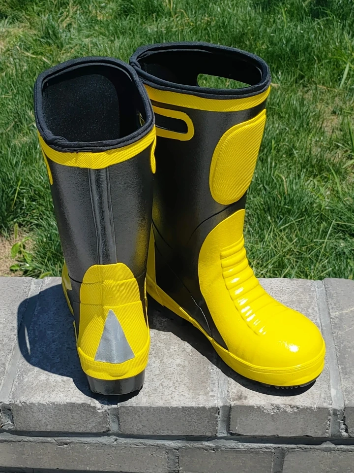 Men's Steel Toe mid High Tube Thick Bottom Wear Resistant Rain Boots Anti Crush And Labor Protection Water Shoes
