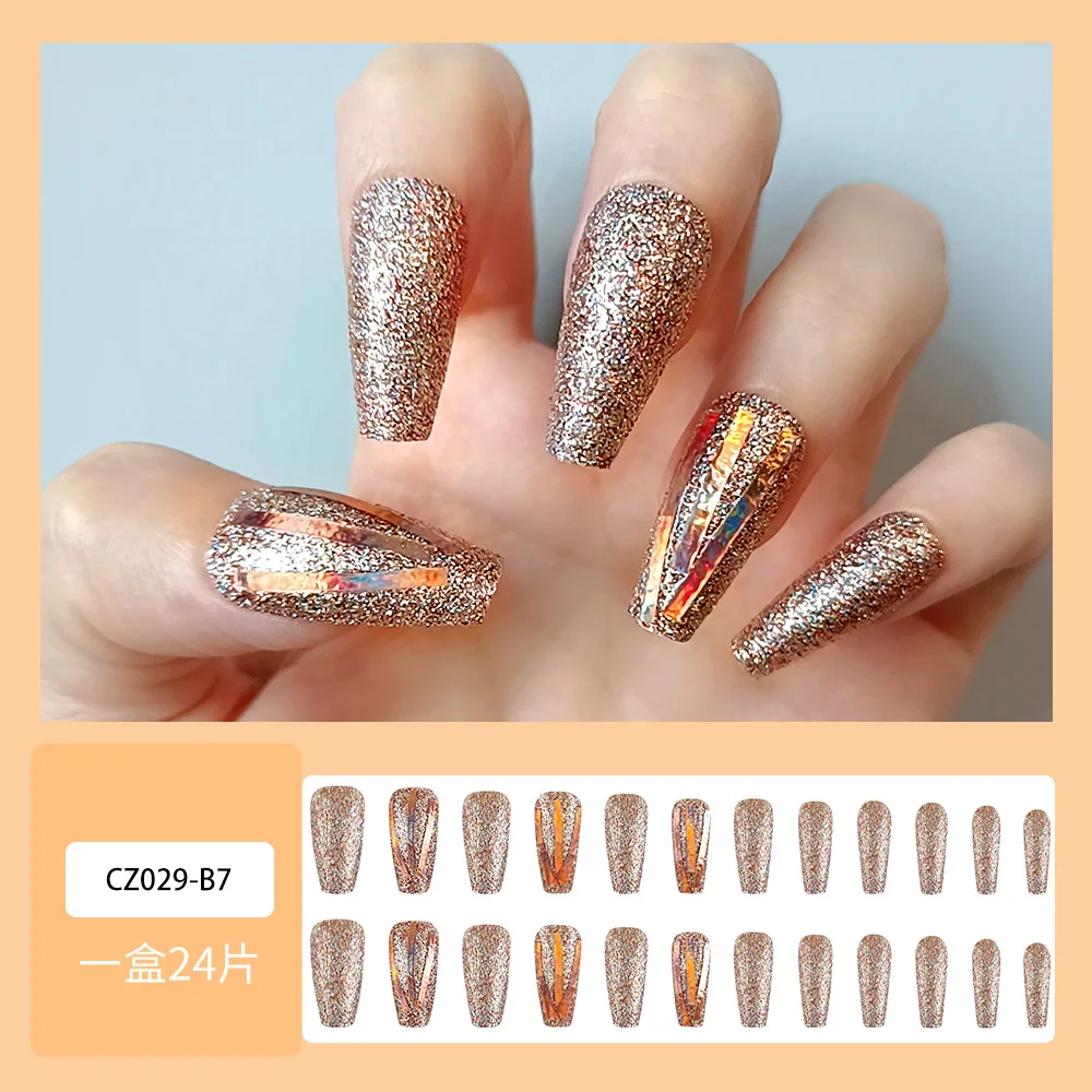 24 unghie a pressione Sweet & Edgy con glitter dorati puri e strisce colorate, forma lunga a bara, dimensioni assortite